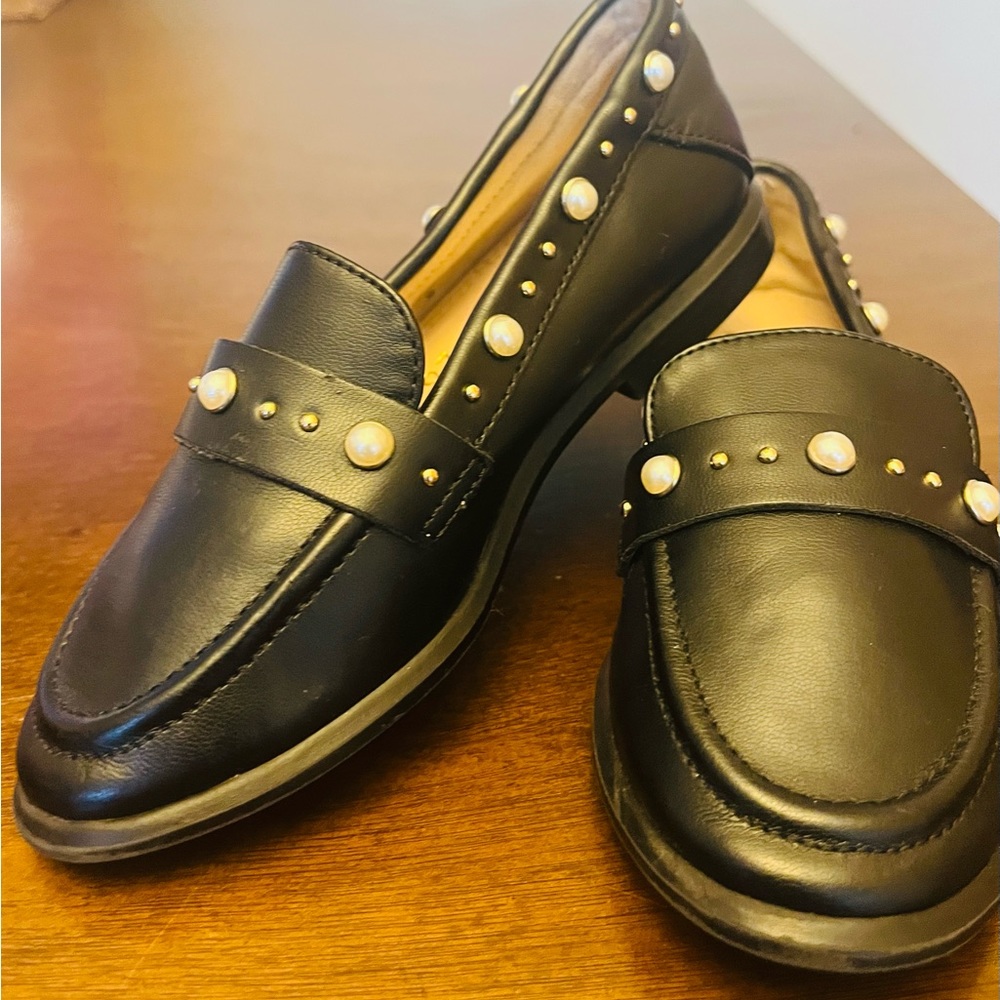 Gently worn, Zara toddler girls black loafer with pearl and gold stud details.